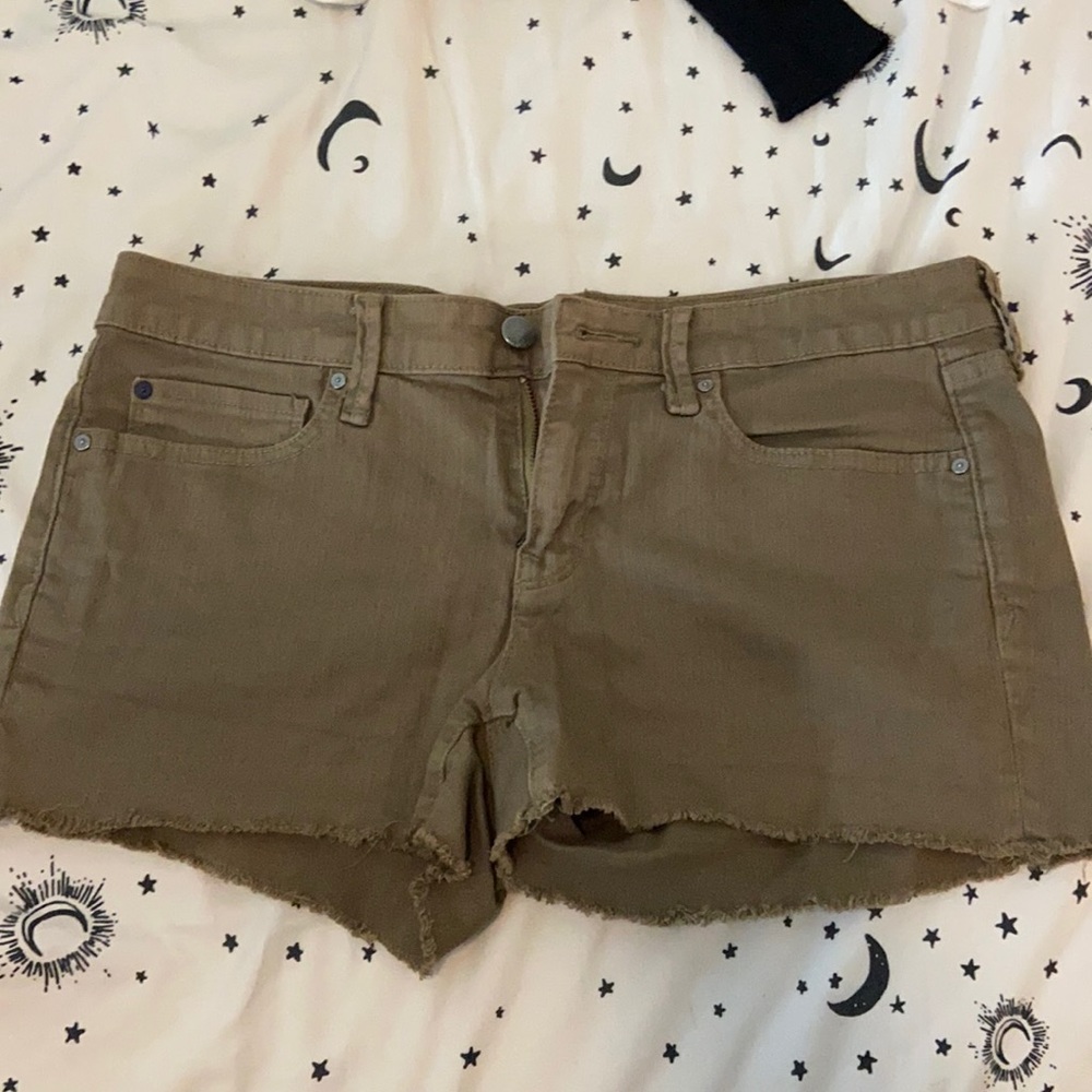 GAP OLIVE GREEN CUT OFF SHORTS